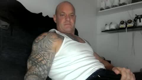 Snapshot of strongandhard073 chatting on 02.23.25 StrongAndHard online show from 02.23.25