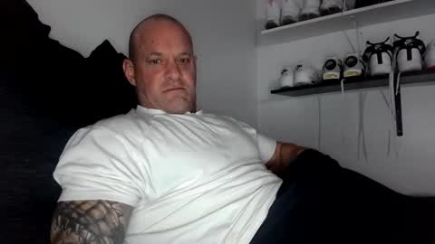 Snapshot of strongandhard073 chatting on 02.25.25 StrongAndHard online show from 02.25.25