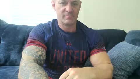 Snapshot of strongandhard073 chatting on 09.29.25 StrongAndHard online show from 09.29.25