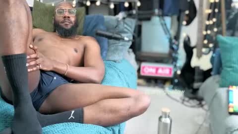 strongmellow online show from 10.23.25