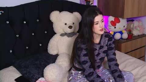 Snapshot of sttrawberry chatting on 11.19.25 sttrawberry online show from 11.19.25