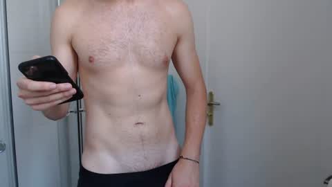 Snapshot of studfromparis chatting on 06.26.26 Stud From Paris online show from 06.26.26