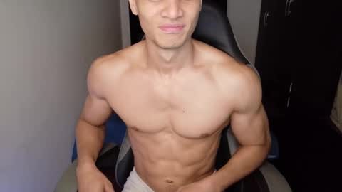 Snapshot of stylishman01 chatting on 11.20.25 stylish man online show from 11.20.25