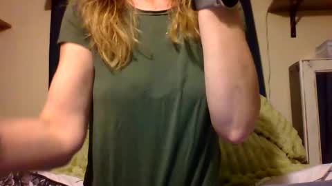 Snapshot of sub4you69brat chatting on 01.21.25 sub4you69brat online show from 01.21.25