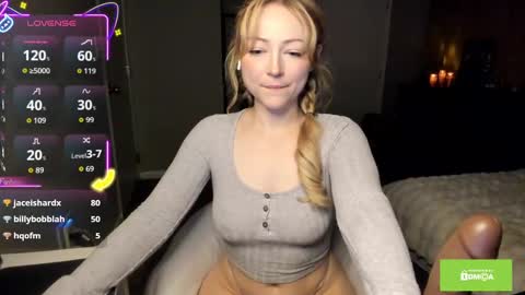 Snapshot of sub_button chatting on 10.08.25 Button online show from 10.08.25