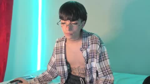 Snapshot of submissive_boyy_ chatting on 12.10.24 nico online show from 12.10.24