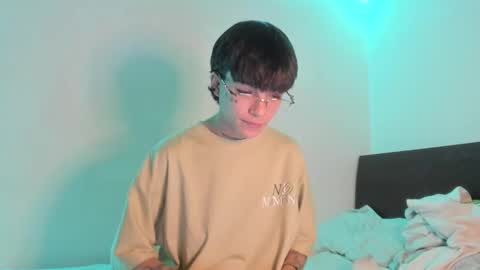 Snapshot of submissive_boyy_ chatting on 12.13.24 nico online show from 12.13.24