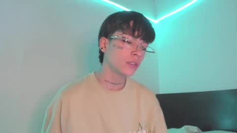 Snapshot of submissive_boyy_ chatting on 12.14.24 nico online show from 12.14.24