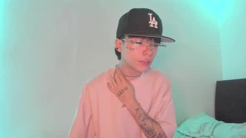 Snapshot of submissive_boyy_ chatting on 12.17.24 nico online show from 12.17.24