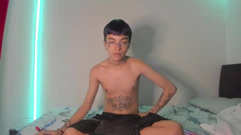 Snapshot of submissive_boyy_ chatting on 12.28.24 nico online show from 12.28.24