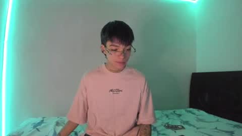 Snapshot of submissive_boyy_ chatting on 01.12.25 nico online show from 01.12.25