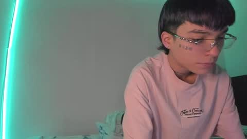 Snapshot of submissive_boyy_ chatting on 01.19.25 nico online show from 01.19.25