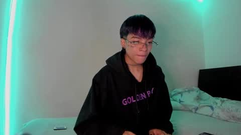 Snapshot of submissive_boyy_ chatting on 02.07.25 nico online show from 02.07.25