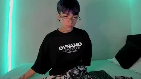 Snapshot of submissive_boyy_ chatting on 02.08.25 nico online show from 02.08.25