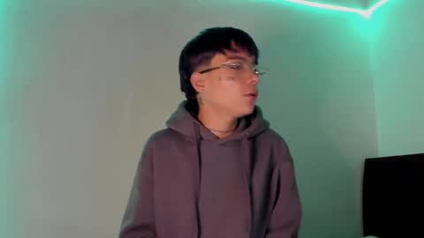 Snapshot of submissive_boyy_ chatting on 02.18.25 nico online show from 02.18.25