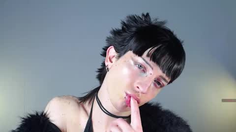 Angel  online show from 11.28.25