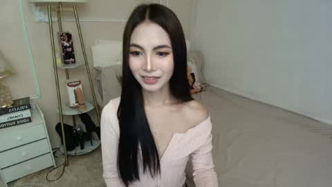 ITS ME ASHLEY online show from 04.25.26