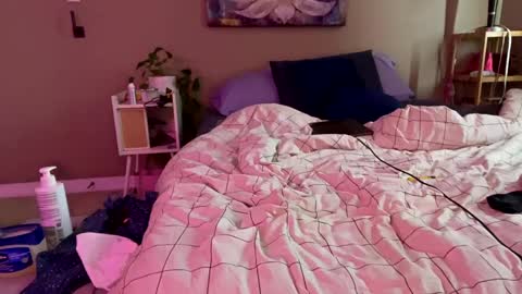 SaraSabeen online show from 12.15.24