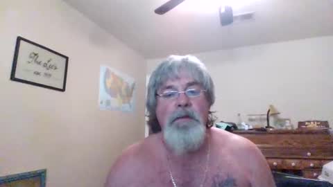 Snapshot of suckurtoes chatting on 10.13.25 Jon online show from 10.13.25