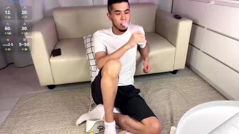 Snapshot of sue_star chatting on 12.11.24 Emmy online show from 12.11.24