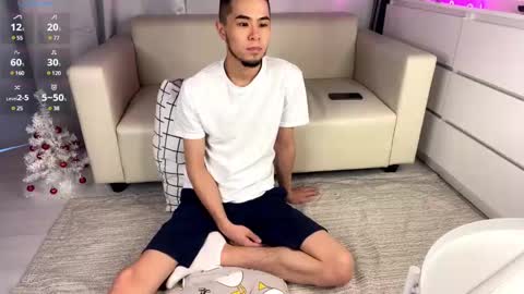 Snapshot of sue_star chatting on 12.21.24 Emmy online show from 12.21.24