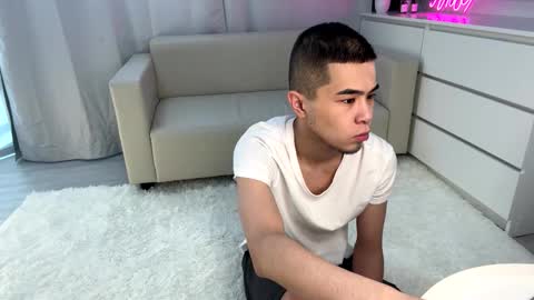 Snapshot of sue_star chatting on 02.10.25 Emmy online show from 02.10.25