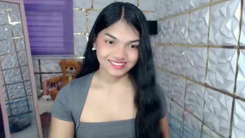 Snapshot of sugar_n_spicex chatting on 04.18.26 trisha online show from 04.18.26