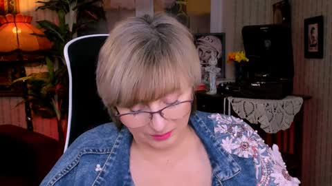 Vivien online show from 01.18.25