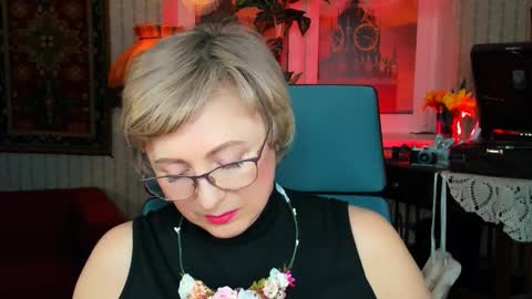 Vivien online show from 03.05.25