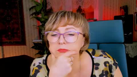 Vivien online show from 10.22.25