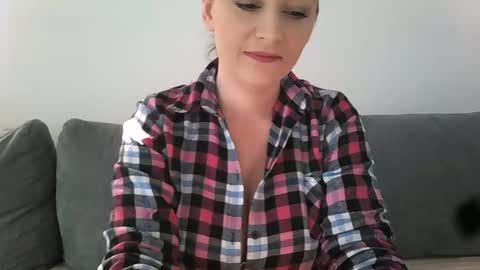 Snapshot of sugaryasmin chatting on 02.25.25 SugarYas online show from 02.25.25