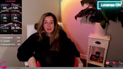 Snapshot of suggestivebehavior chatting on 10.11.25 Mia online show from 10.11.25