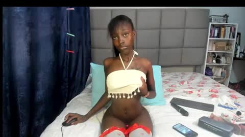 Snapshot of suhaila_suu chatting on 01.01.25 suhaila_suu online show from 01.01.25