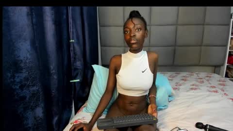 Snapshot of suhaila_suu chatting on 01.08.25 suhaila_suu online show from 01.08.25