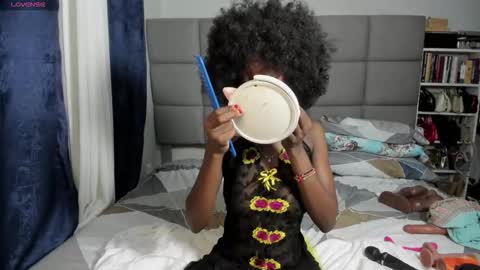 Snapshot of suhaila_suu chatting on 10.18.25 suhaila_suu online show from 10.18.25