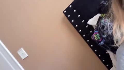 Snapshot of suicunebitch chatting on 11.02.25 Ophelia online show from 11.02.25