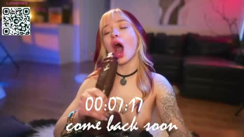Snapshot of suk_ki chatting on 05.14.26 Lika ginger Jessy blond online show from 05.14.26