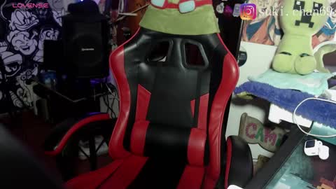 Snapshot of sukichan_ chatting on 09.25.25 Sukylee online show from 09.25.25