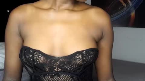 Snapshot of sultryaura chatting on 11.02.25 maskedtemptress online show from 11.02.25