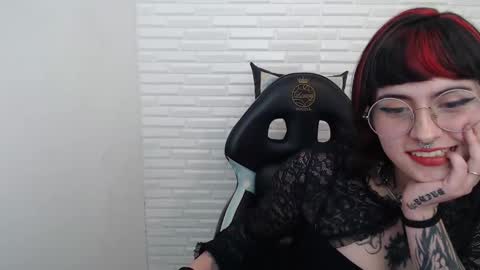 Snapshot of sumak_ chatting on 03.26.26 Sumak online show from 03.26.26