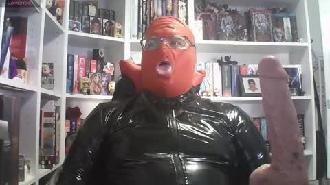 Sumisolatex online show from 12.17.25