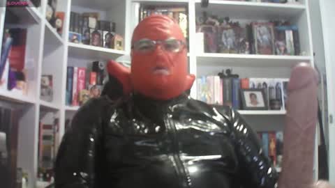 Snapshot of sumisolatex chatting on 12.19.25 Sumisolatex online show from 12.19.25