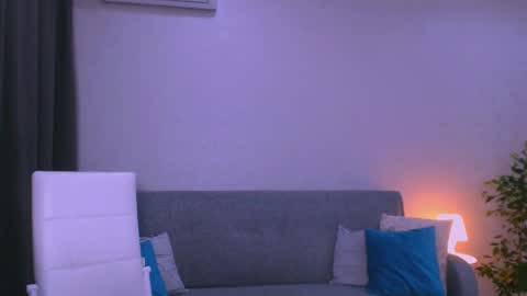 Snapshot of summer_finn chatting on 11.28.25 Christina online show from 11.28.25