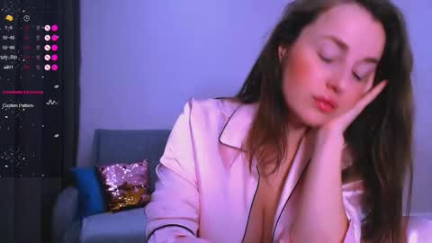 Snapshot of summer_finn chatting on 12.17.25 Christina online show from 12.17.25