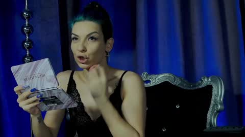 Snapshot of summer_quinn_ chatting on 12.29.24 Deea online show from 12.29.24