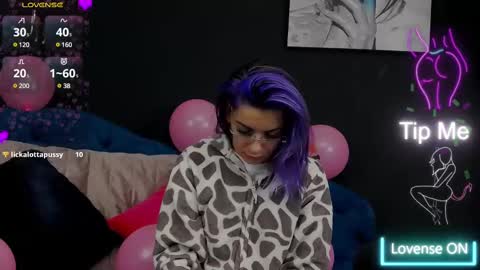 Snapshot of summer_quinn_ chatting on 02.15.25 Deea online show from 02.15.25