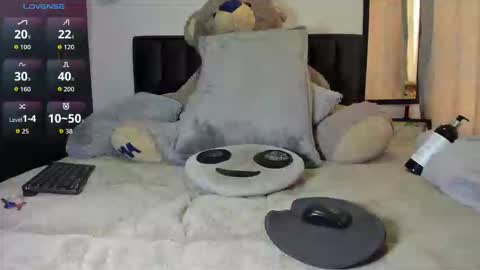 Snapshot of summer_romance chatting on 02.20.26 Andres-tattoos Derek Hairy online show from 02.20.26