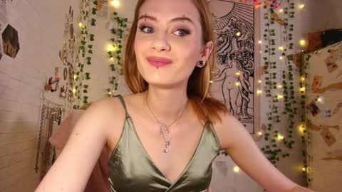 Snapshot of summerhazee chatting on 02.15.26 summerhazee online show from 02.15.26