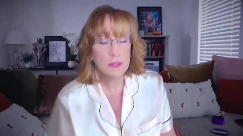 Snapshot of summerknightzzz chatting on 11.17.25 SummerKnightzzz online show from 11.17.25