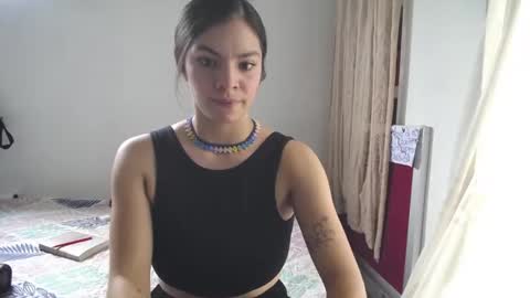 Snapshot of sun1moon6 chatting on 10.27.25 moon1 online show from 10.27.25